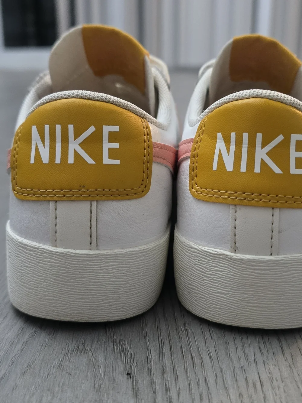 Nike Blazer Low Summit White Pink Sneaker Womens Size 6.5 AV9370-112